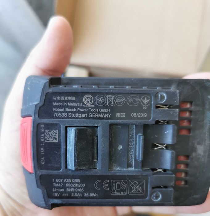 Оригинално зарядно Bosch/Бош и 2 батерии 18 v