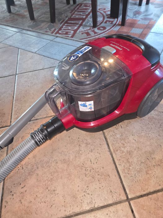 Прахосмукачка Phillips PowerPro compact