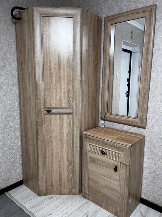 Продам прихожую в отличном  состояние