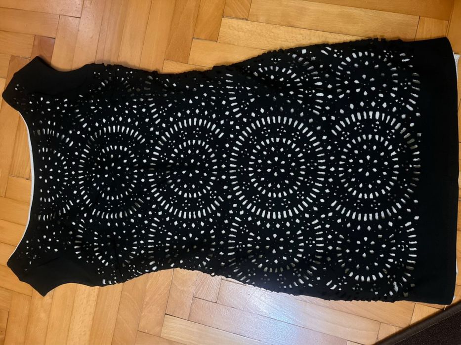 Черна рокля по тялото!