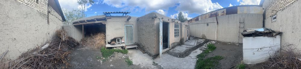 Yer uchastkasi sotiladi. Vobkent markazidan.