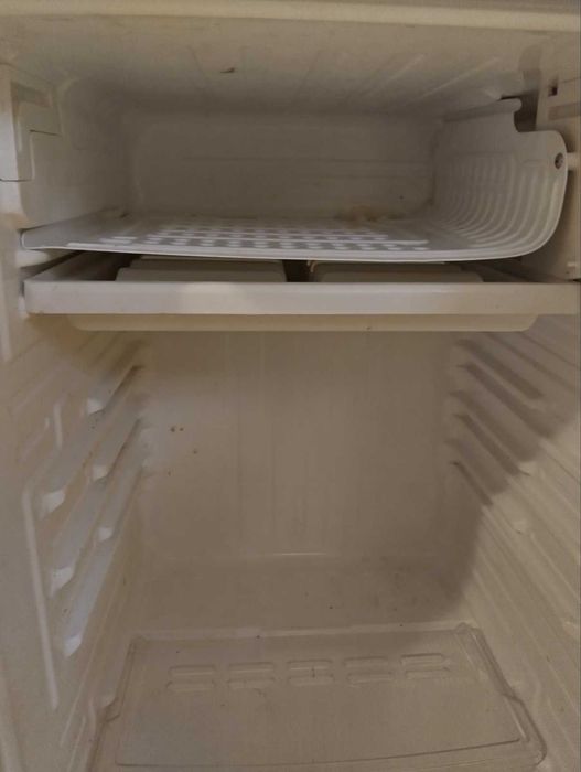 Малък хладилник.