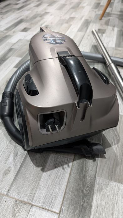 Aspirator fără sac Rowenta