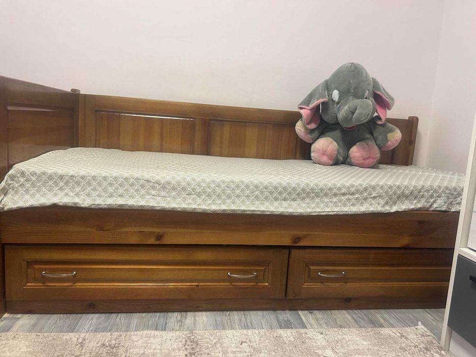 Легла от естествено дърво