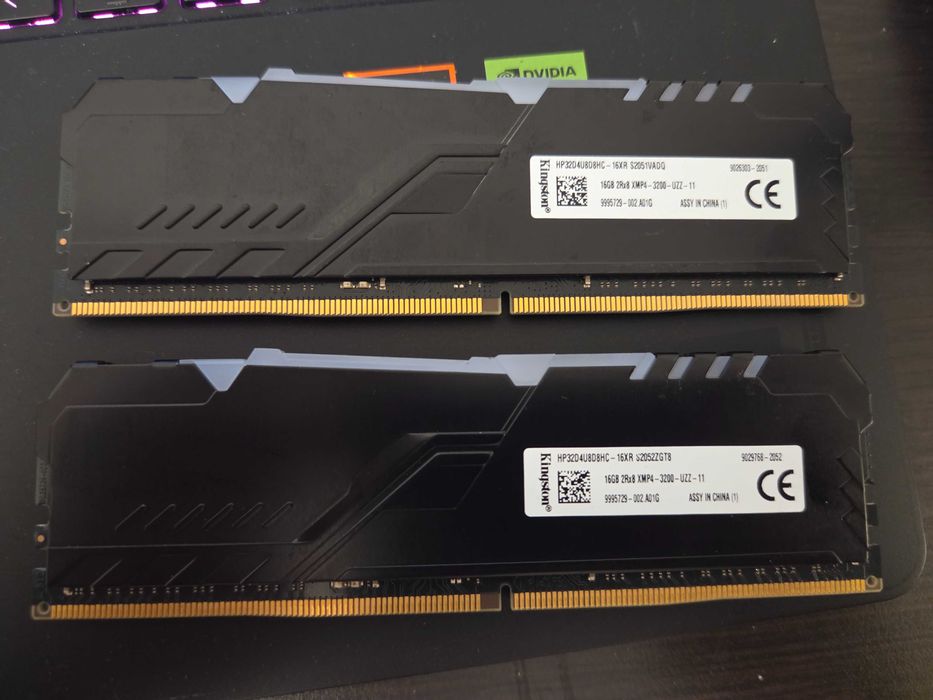 Kit Memorie Kingston FURY RGB Black XMP, 32GB (2x16GB) DDR4, 3200MT/s, CL16