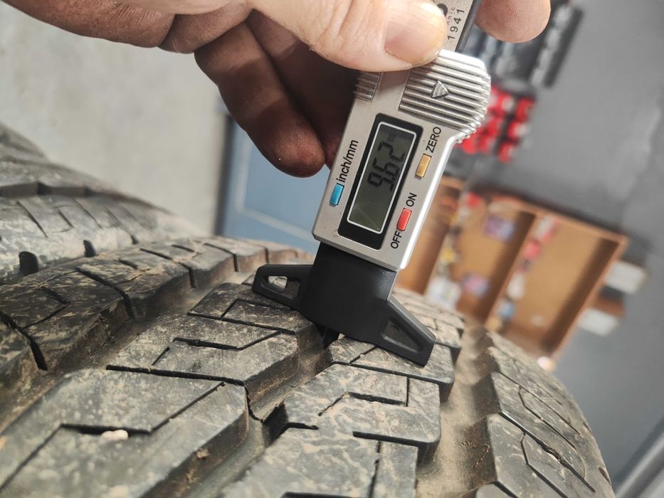 4бр.летни гуми 215/70/15C Continental