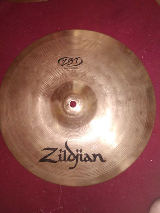 Cinele si fuscinele Zildjian Avedis ZBT de 13, 14 si 18