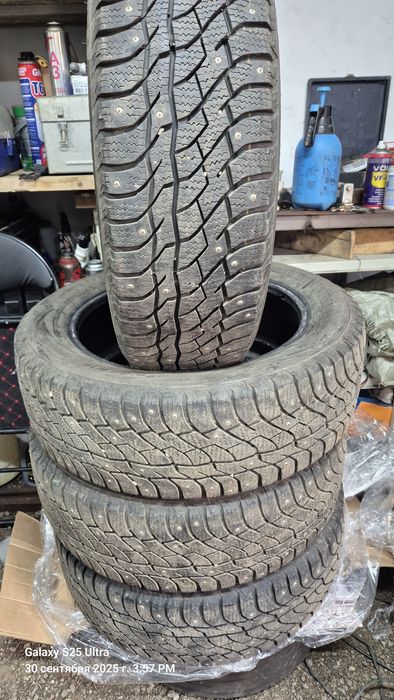 Комплект зимних шипованных шин