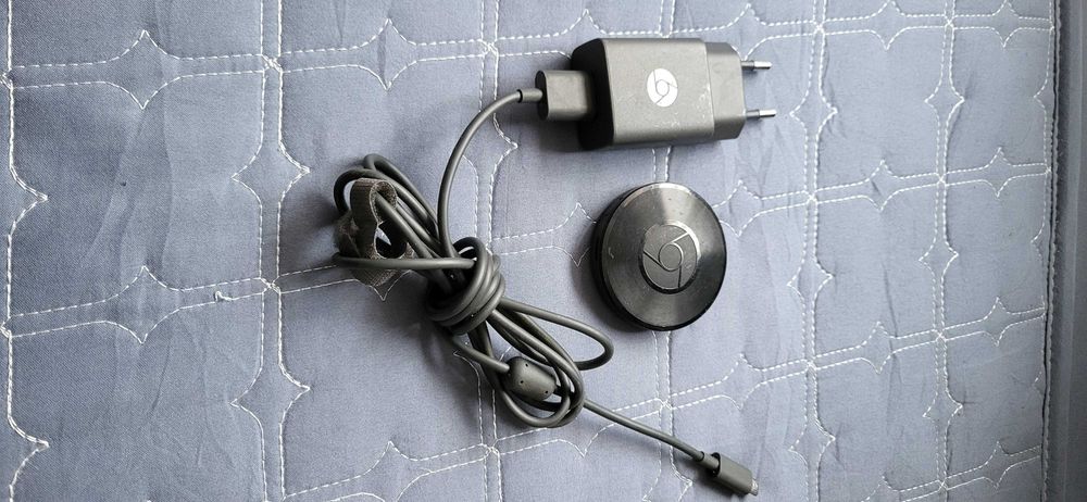 Google Chromecast Audio Media Streamer - RUX-J42   se vinde cum se vede in poza