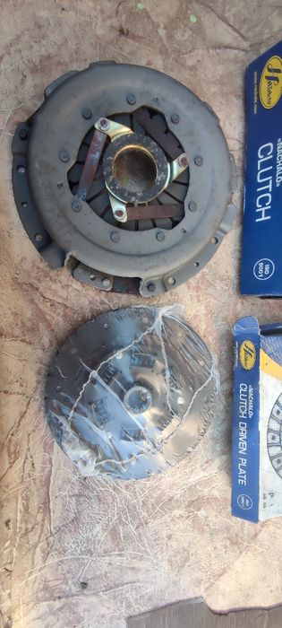 Продавам претискателен и феродов диско комплект