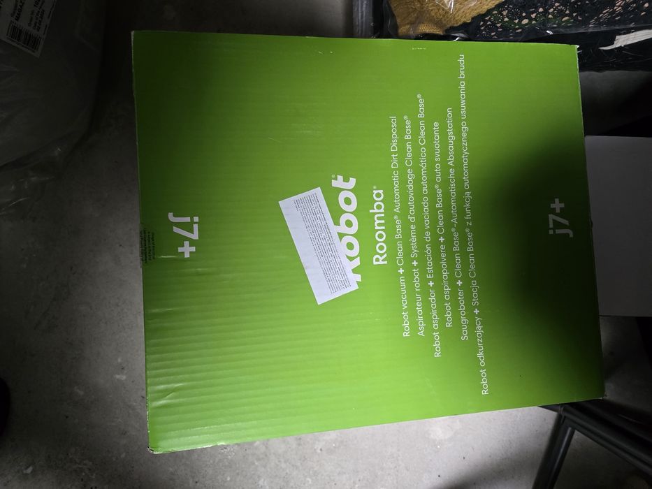 Продавам прахосмукачка робот IROBOT J7+