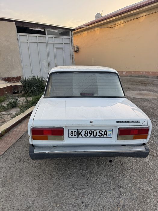 Lada 2107 sotiladi