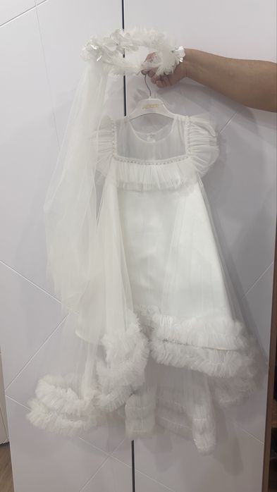 Продам костюм новый и платье