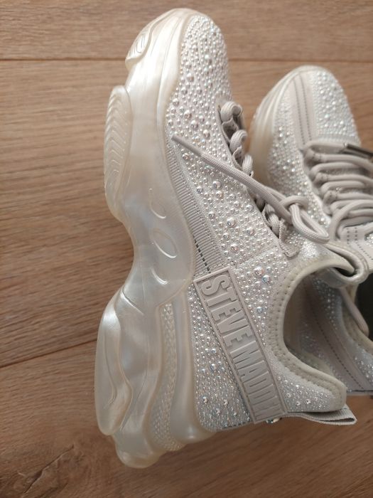 Нови Сникърси Steve Madden