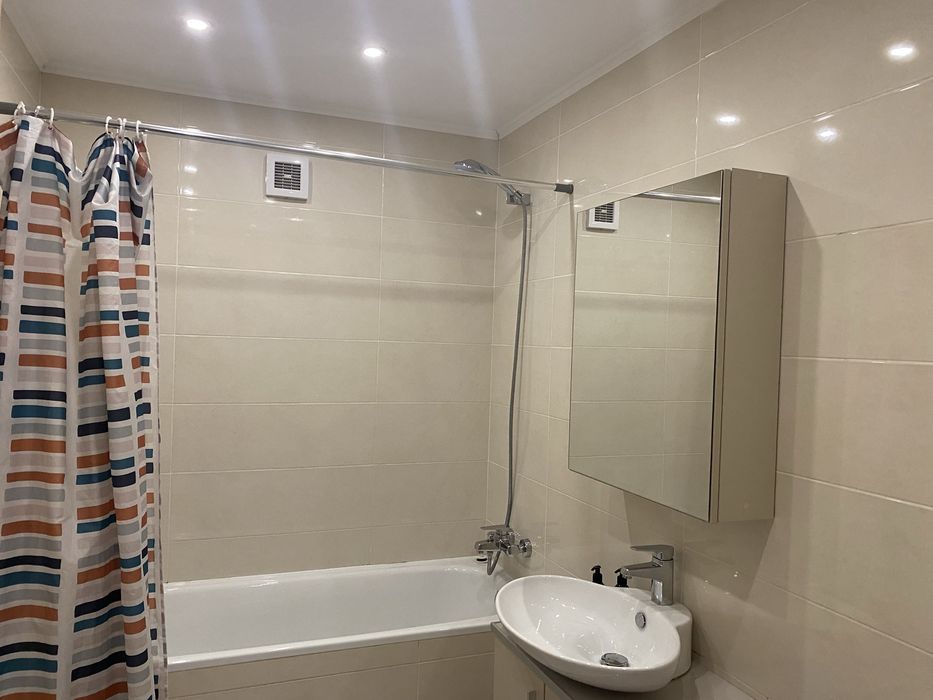 Inchiriez URGENT apartament 2 camere, complet mobilat si utilat, New Residence, str. Cooperativei, cu boxa pentru depozitare