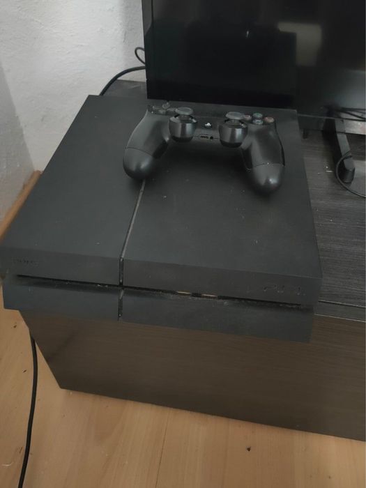 Продам Playstation 4
