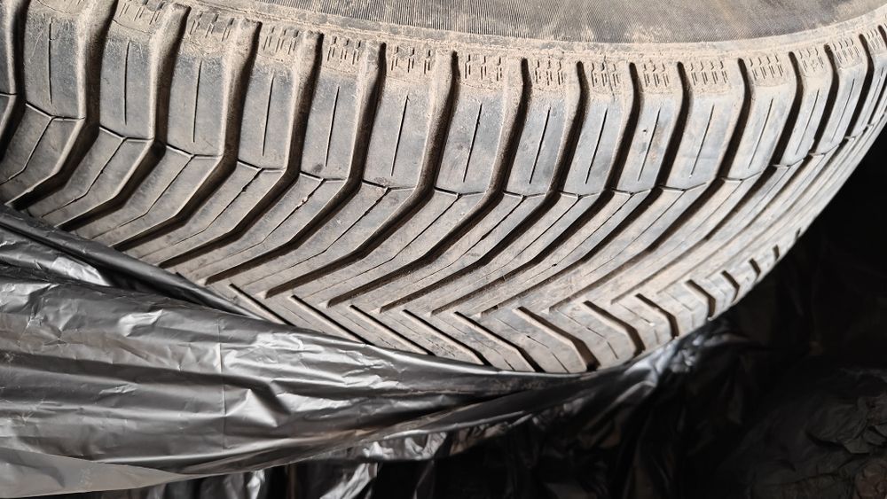 245/60/18 Michelin cross climate 4 бр.