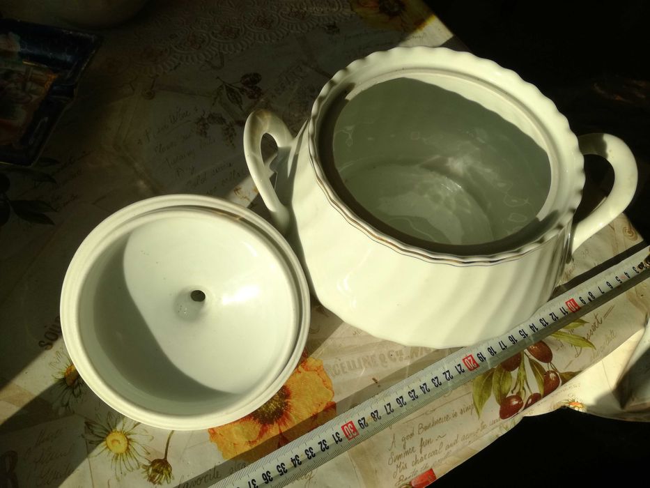 Порцеланов супник