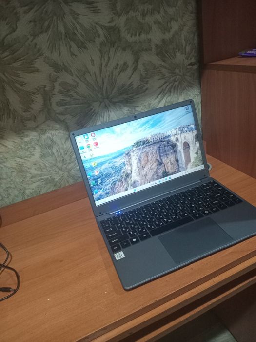 Продам ноутбук состояние новое