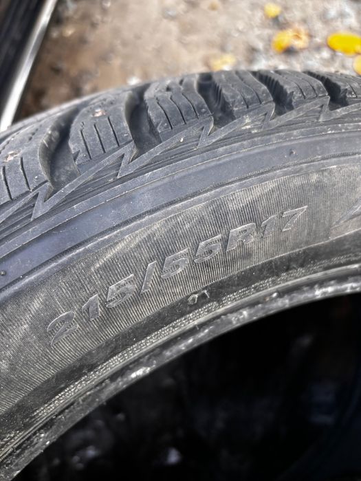 Продам зимние шины с шипами 215/55/R17