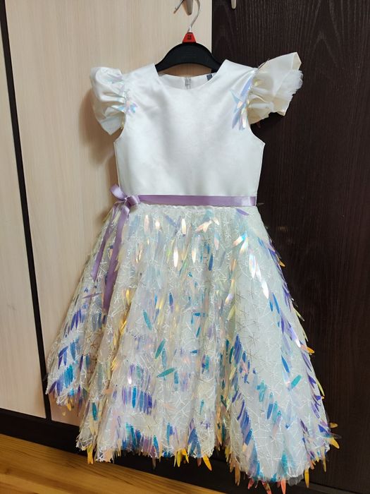 Нарядное платье (рост 122)