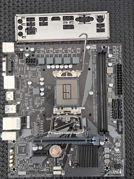 Vand/Schimb Placa de baza Gigabyte H610M DDR5