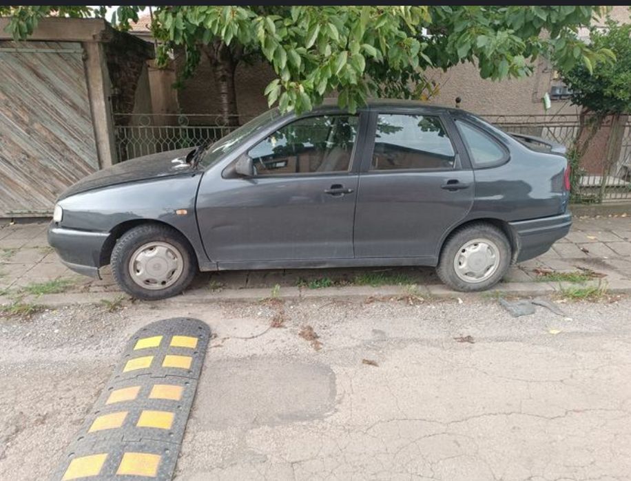 Продава се цял за части