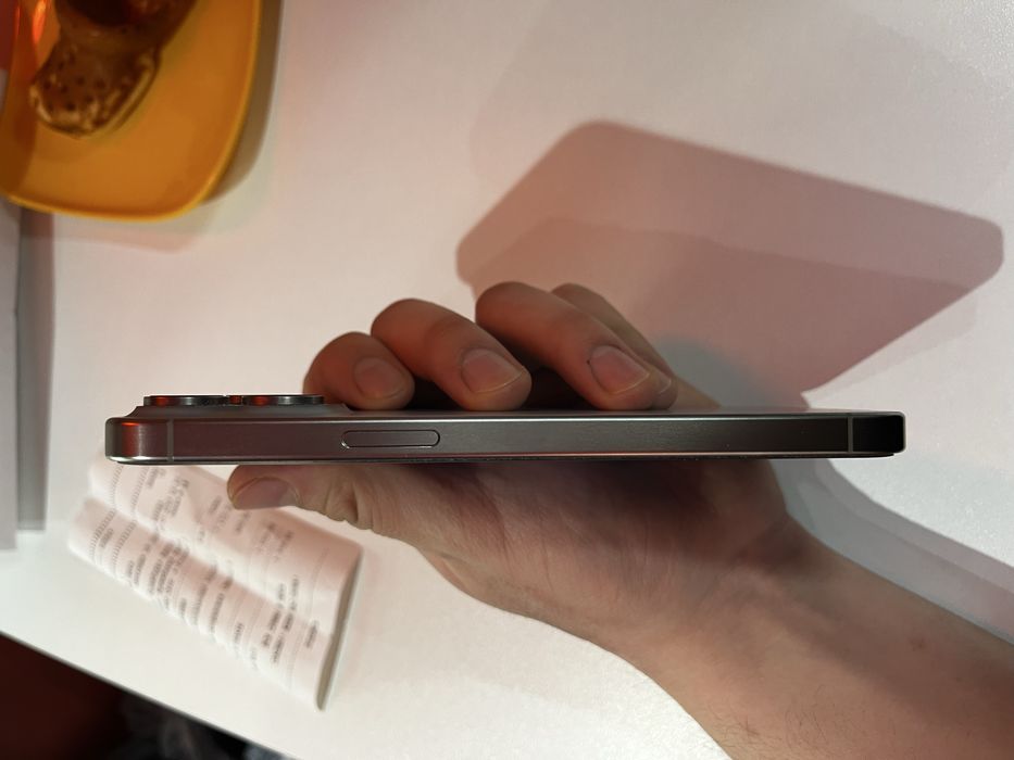 Продам iphone 15 pro max 256g