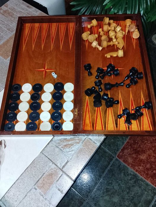 Шах-табла48/48 с дървени фигури и пулове