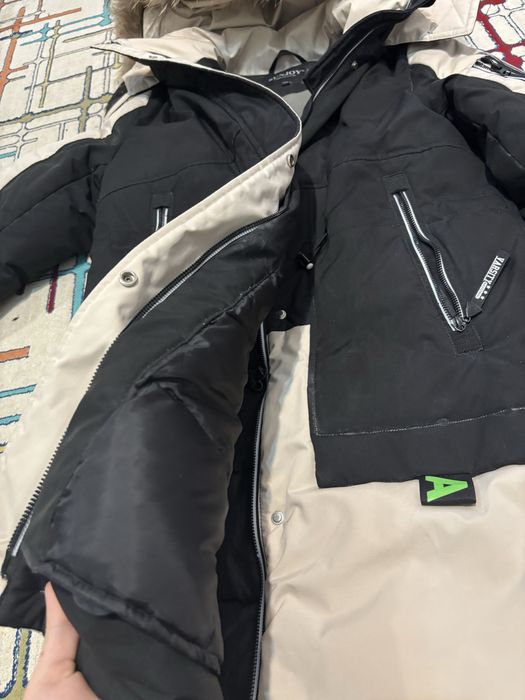 зимняя ,очень теплая курткаа в эту мороз