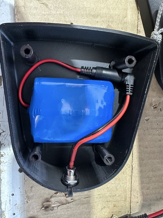 Navomodel pescuit plantat cu autopilot si sonar
