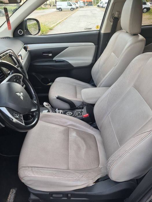 Продавам Mitsubishi OutlandeMitsubishi Outlander PHEV –
Автомобилът е изключително запазен както отвън, така и отвътре. Поддържан е