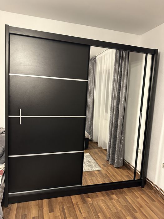 Dulap cu usi glisante