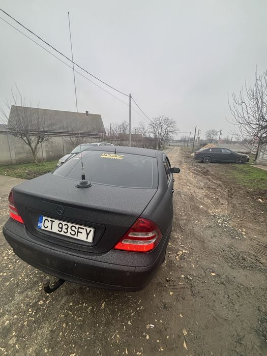 Mercedes C220.