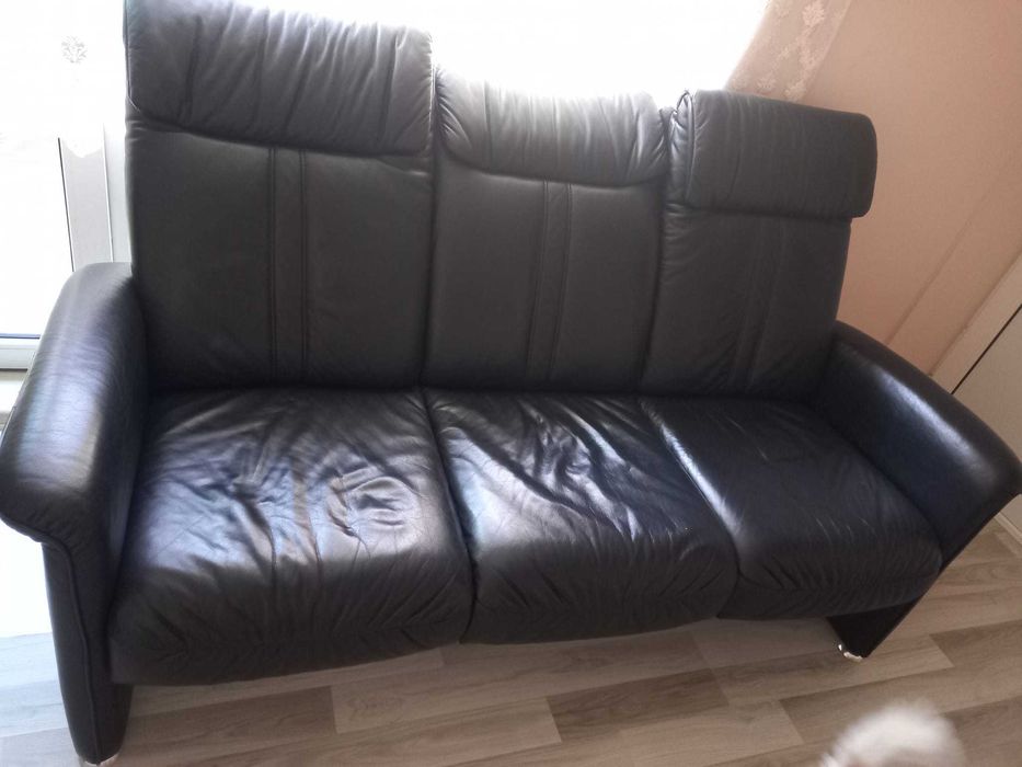 Продавам кожена гарнитура