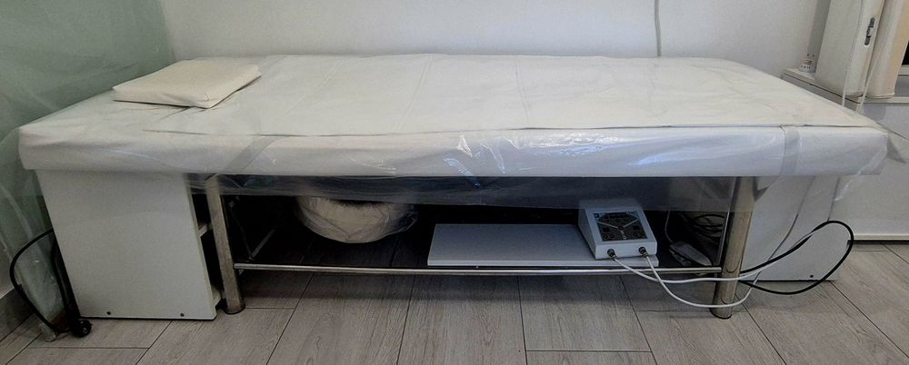 Vand 2 buc pat cosmetic pentru tratamente remodelare corporala .