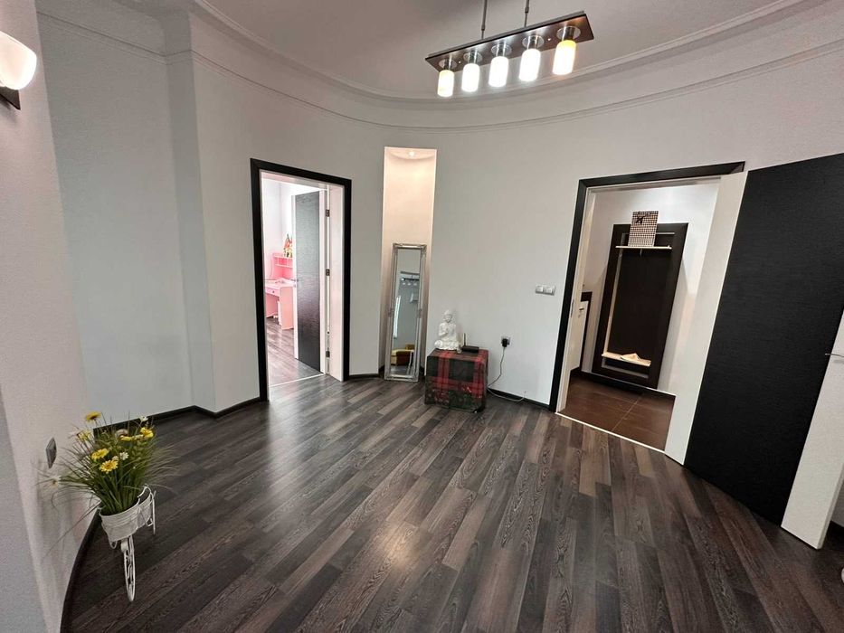 Тристаен апартамент - до хотел Черно море , пл. Севастопол