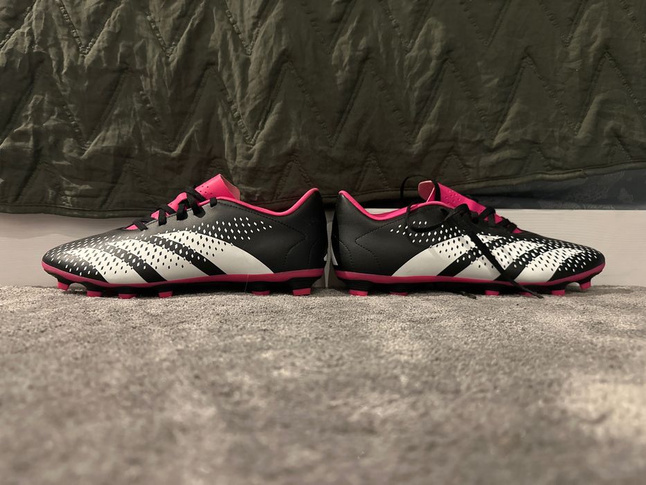 Ghete de fotbal adidas predator noi noute