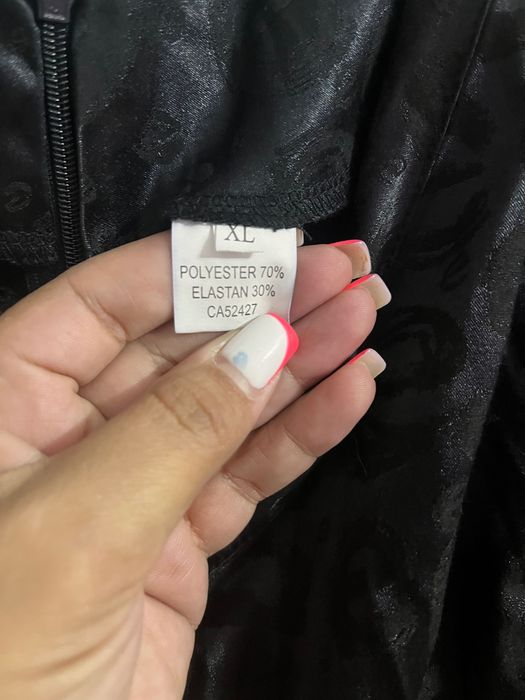 Rochita neagra scrie xl recomand mai mic