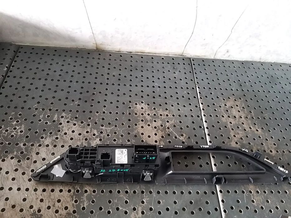 Bloc butoane geamuri electrice stanga fata peugeot 5008 2 1035115800 98319739zd