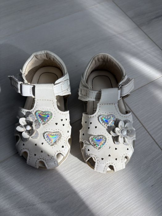 Детски сандали без следи от употреба