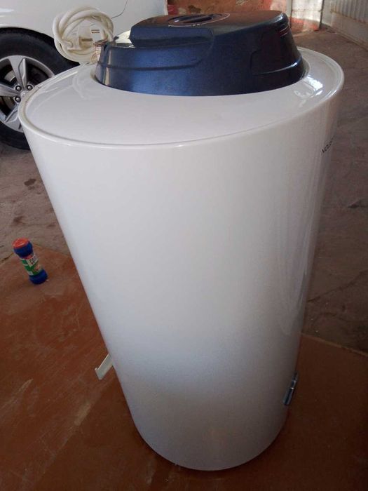 Продаётся-водонагреватель Аристон-100 л в отличном рабочем состоянии"