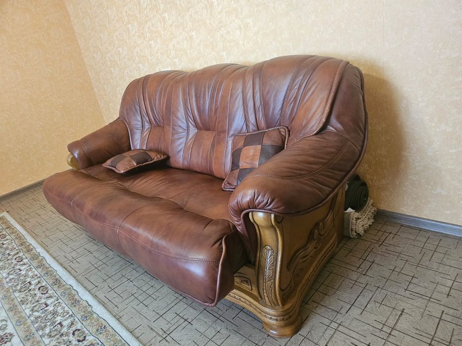 Уголок (диван и два кресла)