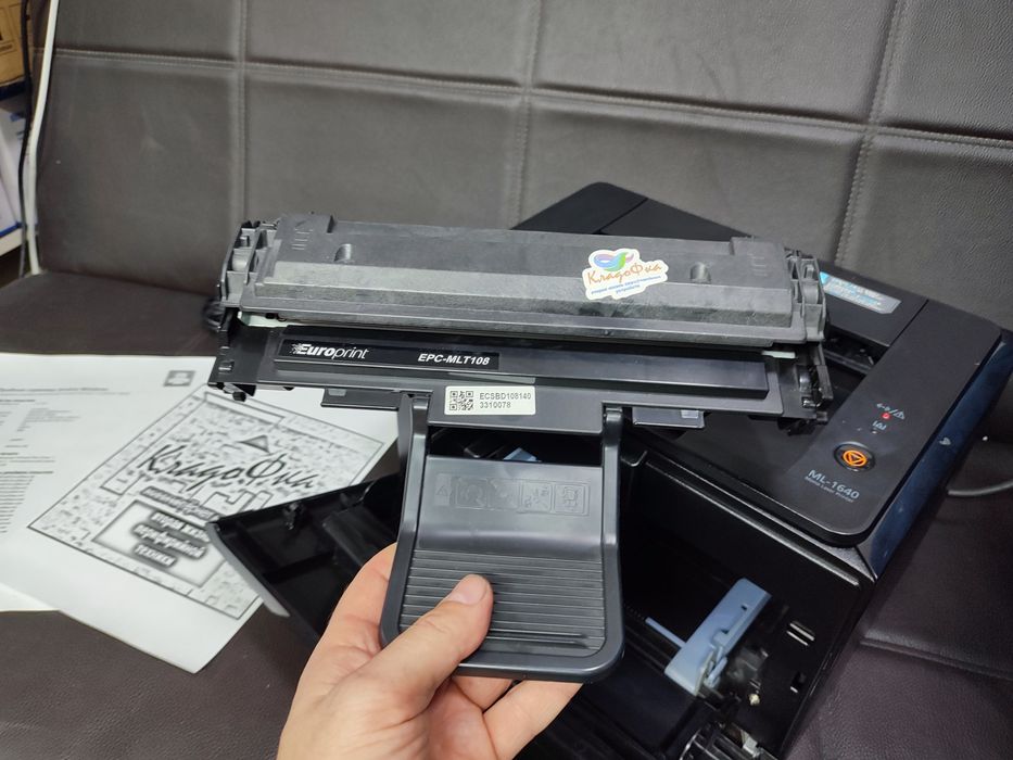 Лазерный принтер Samsung ml-1640 , нечипованный.