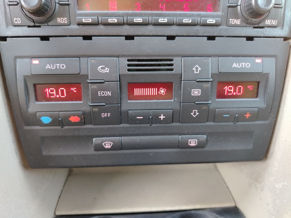 Vând panou clima Audi A4 B6