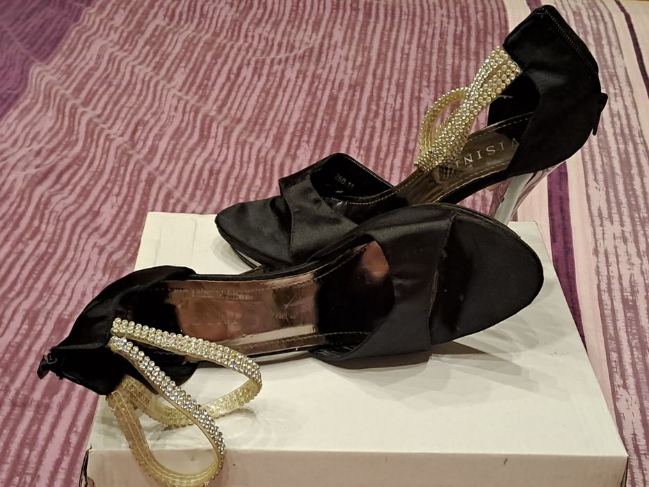 Дамски обувки с ток