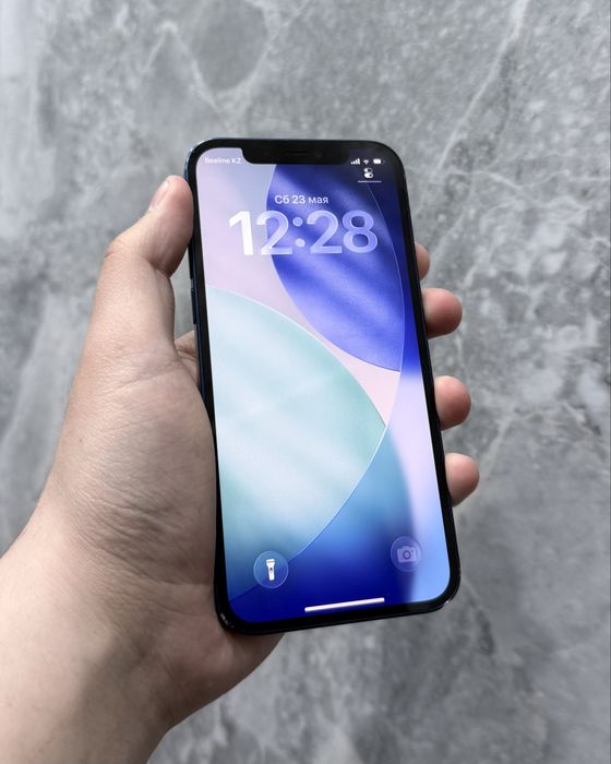 Продам Iphone 12