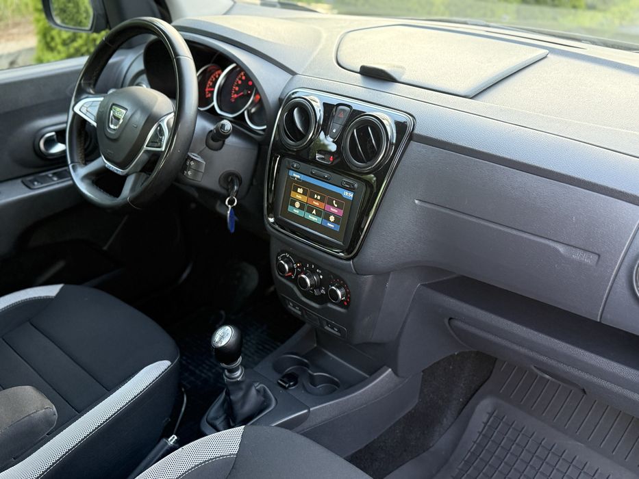 Dacia Lodgy Stepway 1.5dci 115cp E6 08/2020 192.000 km 7 locuri, RATE!