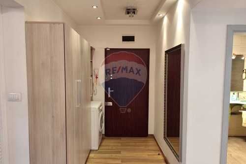 Продава се Тристаен апартамент в София, Център - 88 кв.м за 9 €/кв.м - Снимка #23