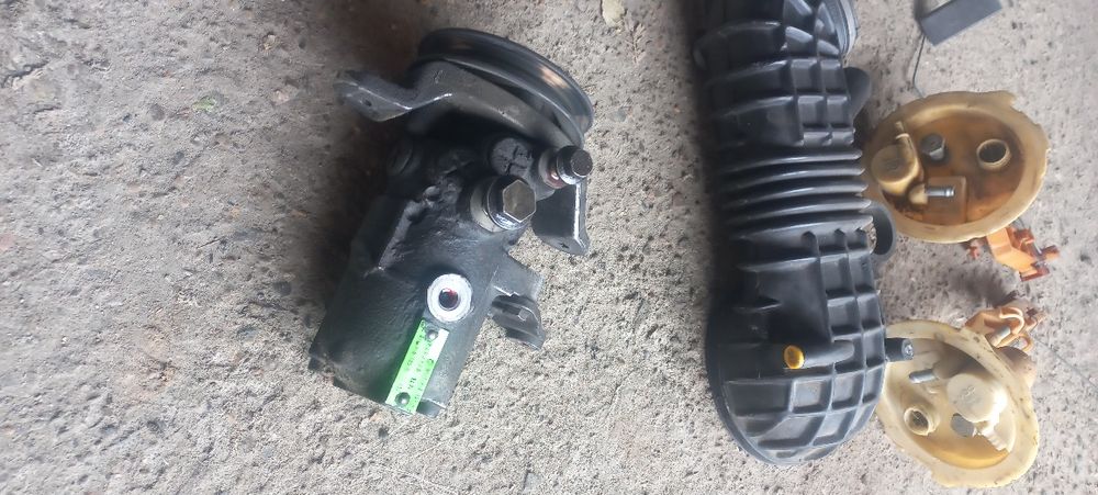 Тормозные диски и супорта в сборе